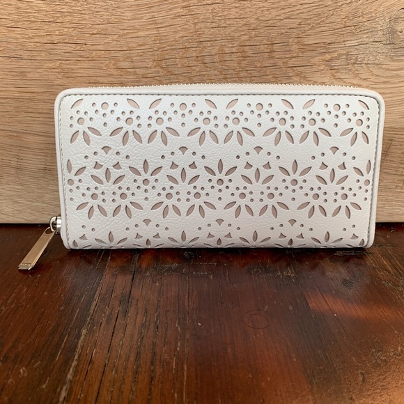 Coach Taylor Eyelet Accordion Zip Wallet—NWOT - Picture 8 of 8